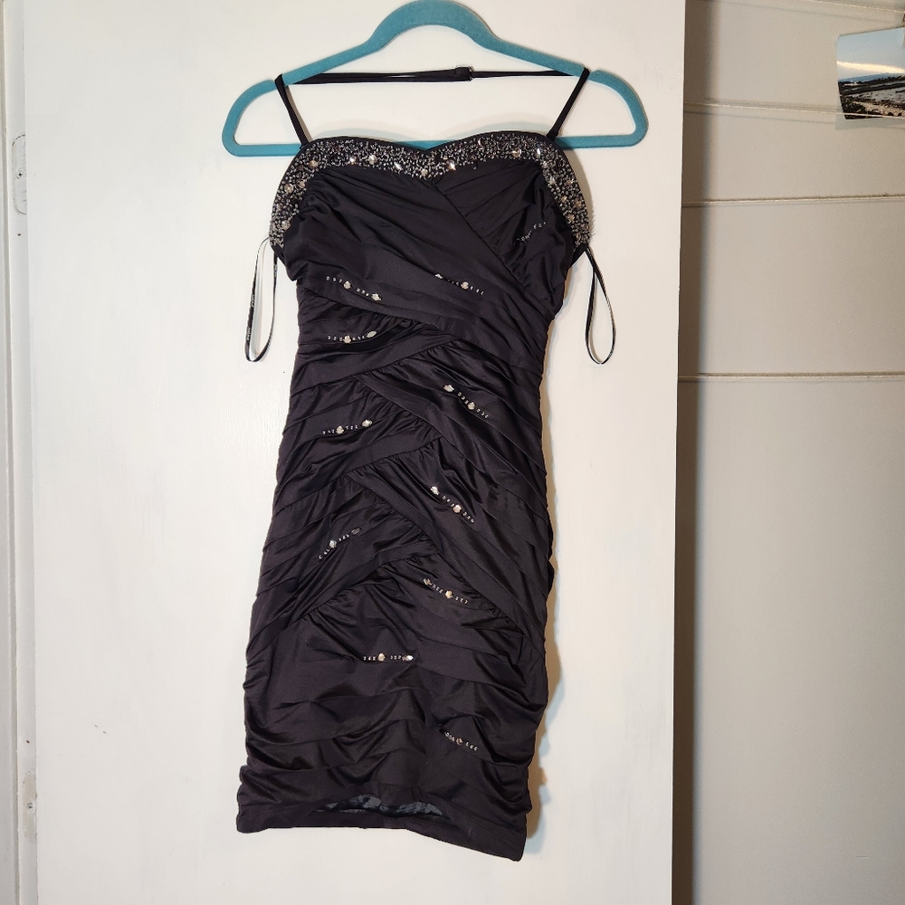 Formal Dress - Picture 2 of 10